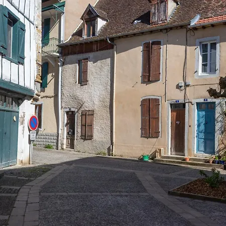 Quai Du Saleys *